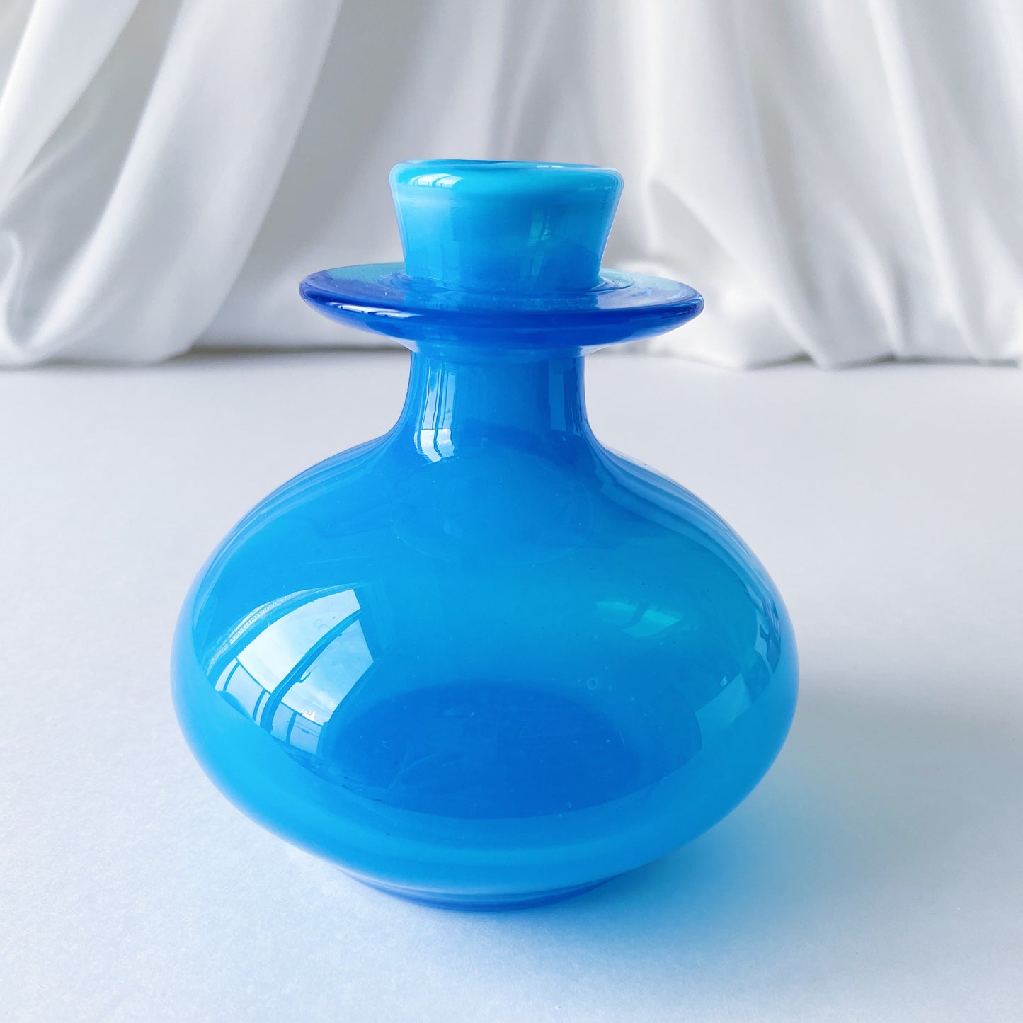 エリック・ホグラン Erik Hoglund ボダ Boda 鮮やかな水色 ガラス瓶 3R1D024