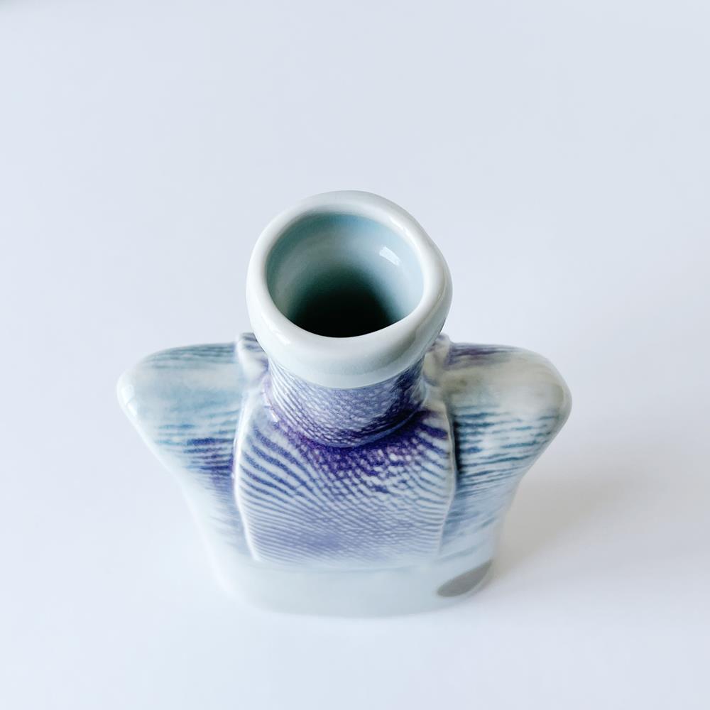 スザンヌ・オーレン Suzanne Ohlen　白ベースの紫模様のベース  花瓶  3R1D038