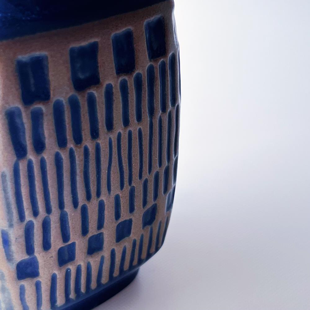 ウプサラエクビー ( Upsala ekeby )  青の凹凸の花瓶 フラワーベース 5R3F021