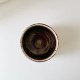 シルヴィア・レウショヴィウス Sylvia Leuchovius  濃群青と赤紫の花瓶  スタジオ作品  3R4A031
