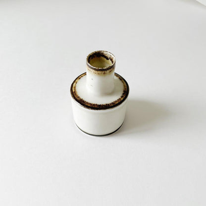 シルヴィア・レウショヴィウス Sylvia Leuchovius  白の花瓶   スタジオ作品  3R7J036