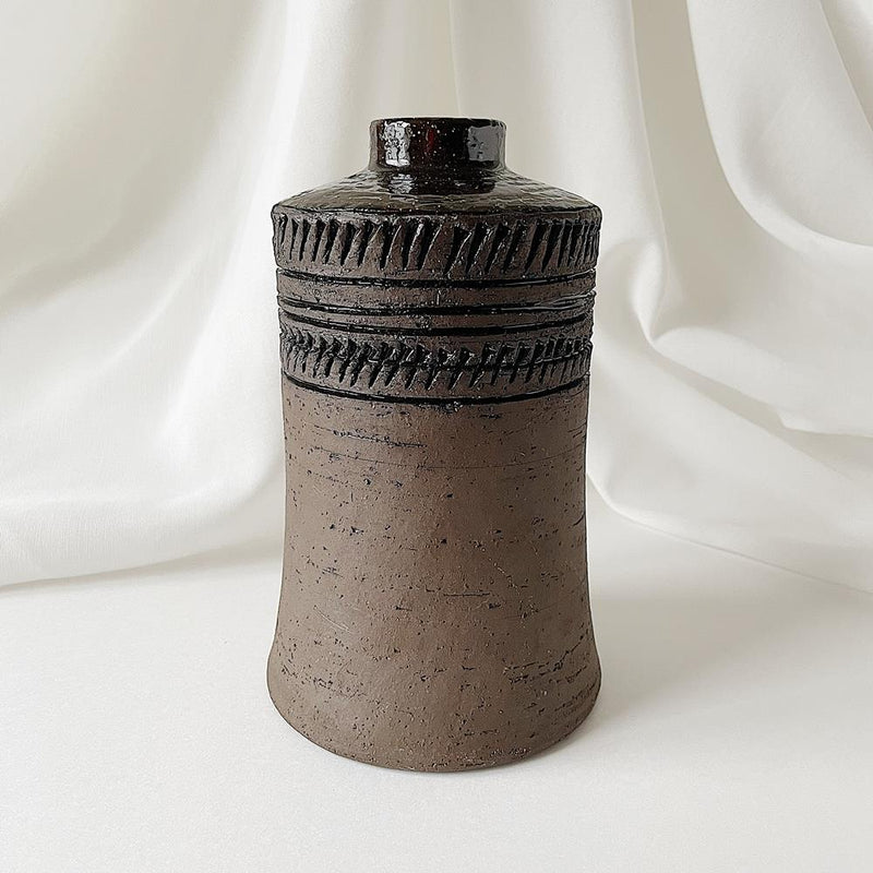 インガー・パーソン インガー・パーソン,Inger Persson 茶色の素朴な花瓶 鐘の形1